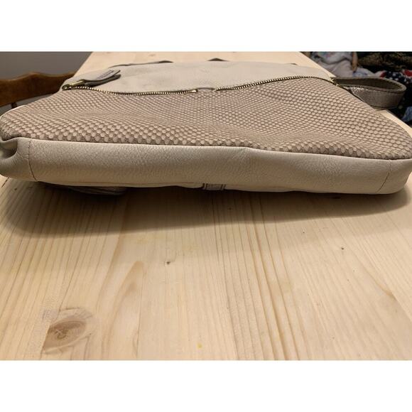 Fossil beige White & Metallic Silver Leather Flap over Handbag shoulder bag - Picture 7 of 7